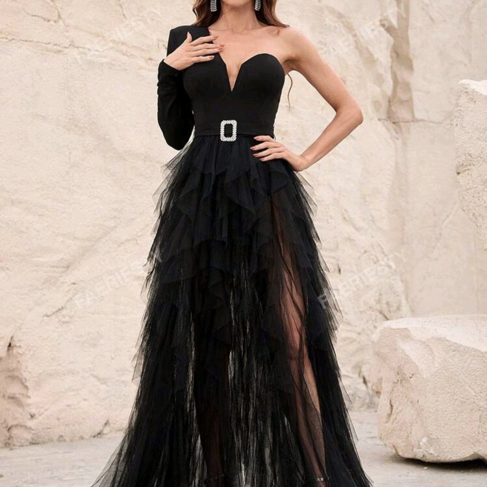 Elegant Black One-Shoulder Evening Dress